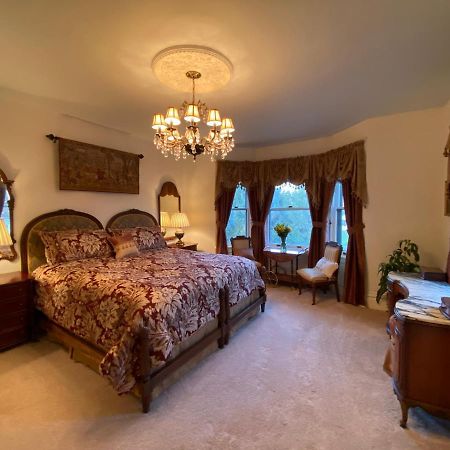 Breese Inn Bagian luar foto