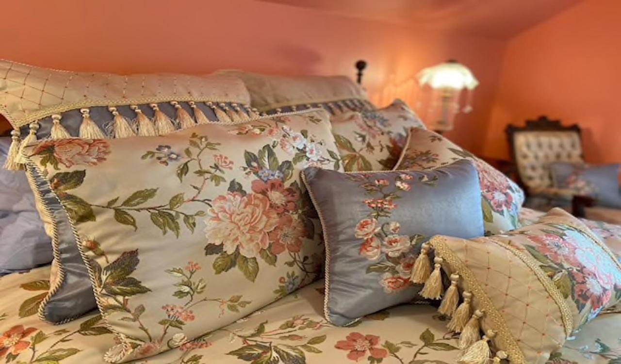Breese Inn Bagian luar foto