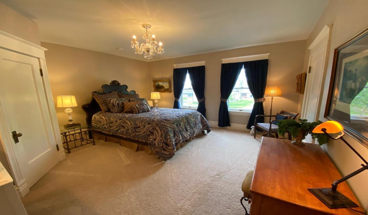 Breese Inn Bagian luar foto
