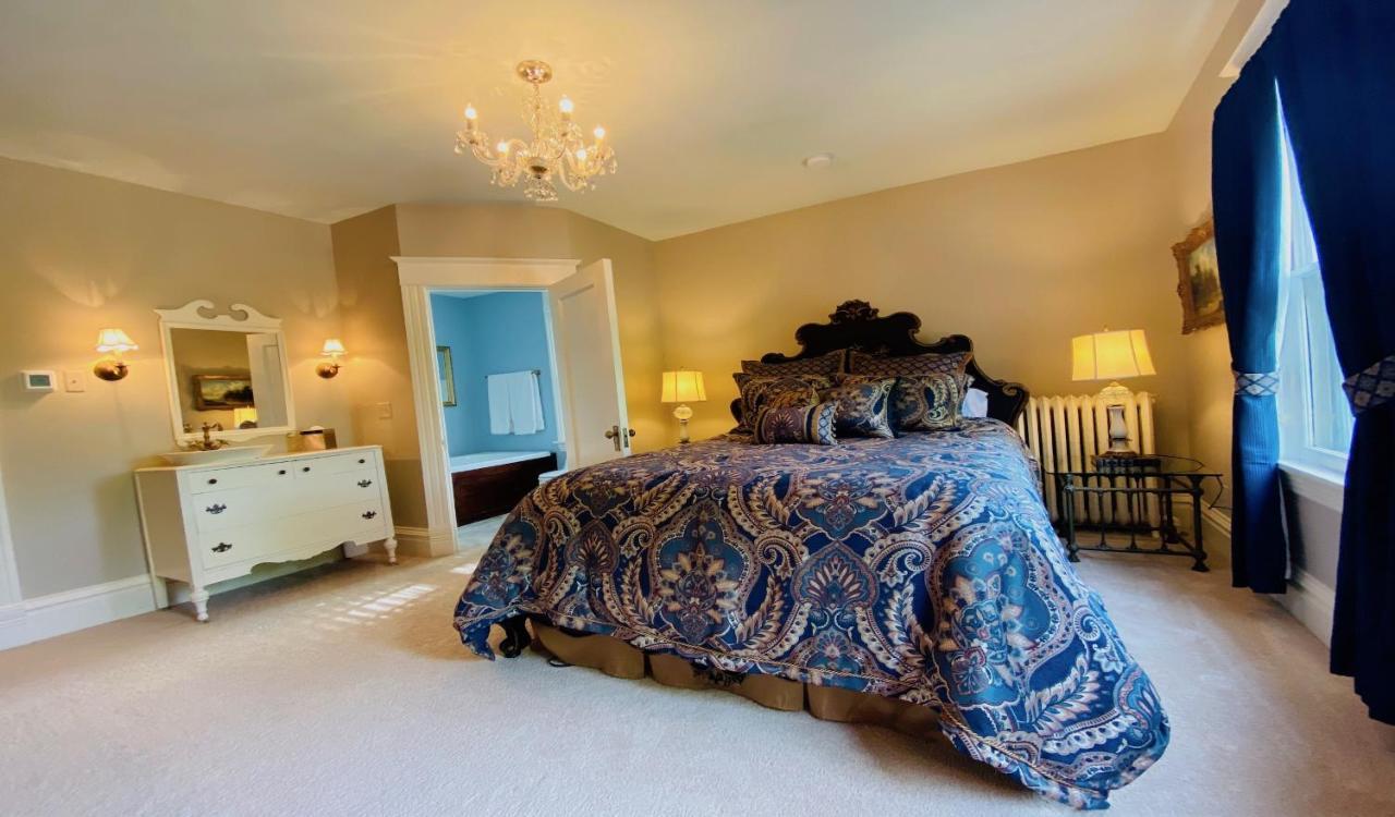 Breese Inn Bagian luar foto