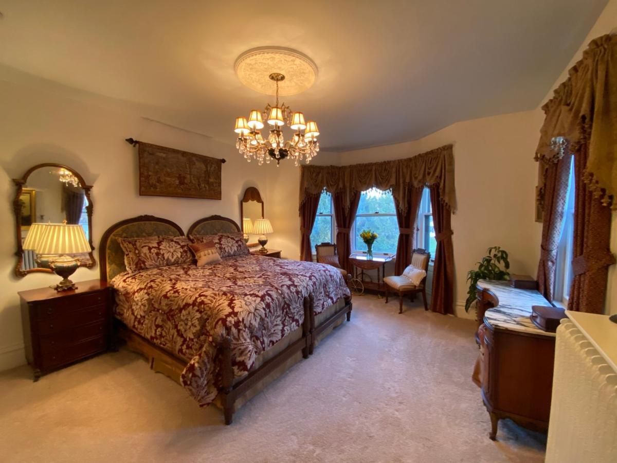 Breese Inn Bagian luar foto