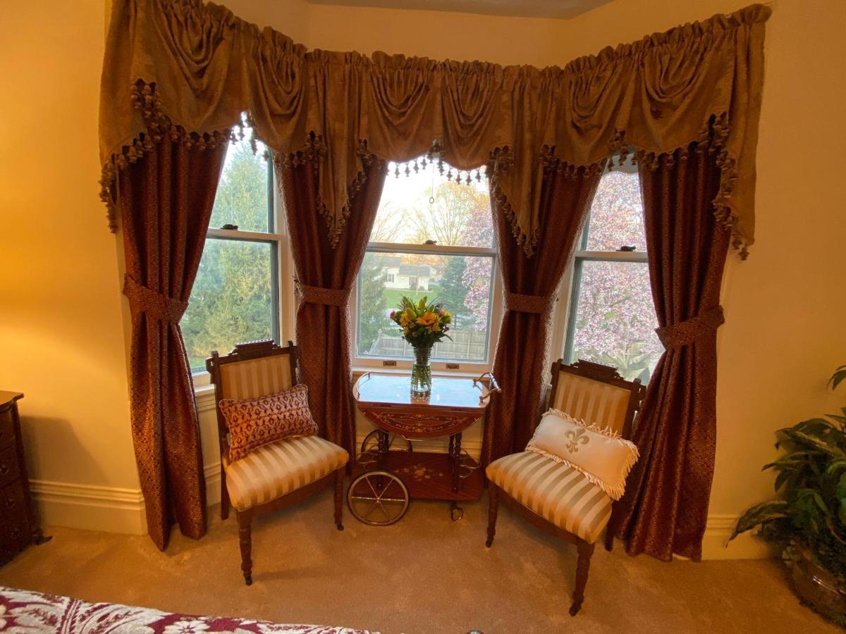 Breese Inn Bagian luar foto